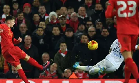 Fan Liverpool khen Ben Woodburn như Gerard mới, giỏi hơn cả Rashford