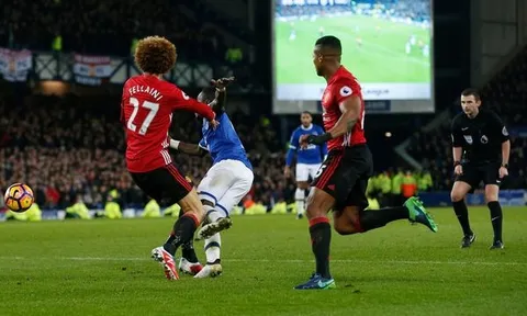Fellaini 'tỏa sáng', cộng đồng mạng phát cuồng