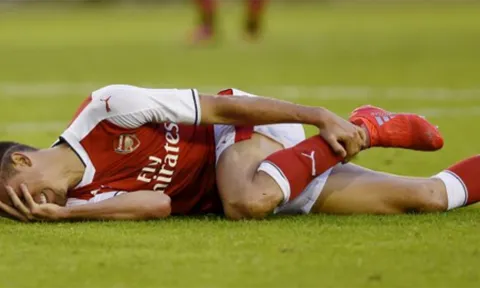 Gabriel nghỉ 2 tháng, Arsenal ngồi trên đống lửa