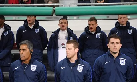 'Gánh nặng' Rooney dự bị, Tam Sư suýt chết trước Slovenia