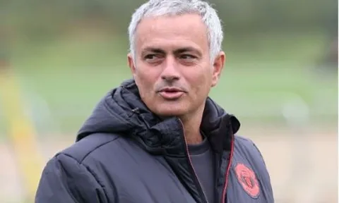 Gary Neville chỉ ra vấn đề của Jose Mourinho ở Man United