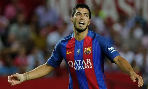 Ghi bàn, Suarez vẫn không quên gây rắc rối