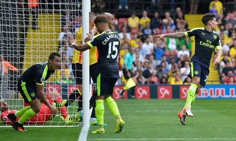 Ghi dấu cả 3 bàn, Sanchez đem chiến thắng về cho Wenger