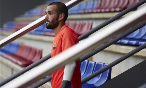 Giám đốc Barca khẳng định Vidal vẫn còn cơ hội