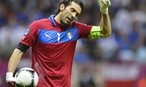 Gianluigi Buffon chơi cực hay trước Đức