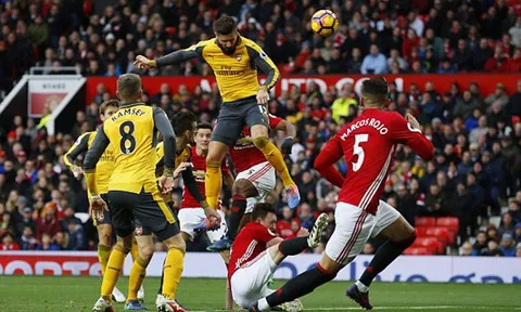 Giroud ghi bàn phút cuối, Man United hòa đau ở Old Trafford