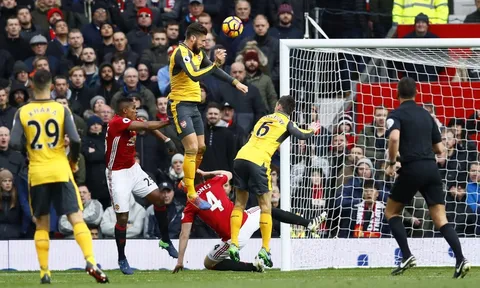 Giroud lọt top "đầu vàng" Ngoại hạng Anh