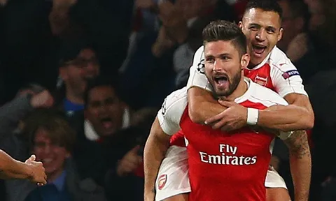 Giroud trở lại, Sanchez có hết đá cắm?