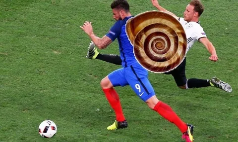 Olivier Giroud bị 'troll' sau pha bứt tốc chậm như ốc sên