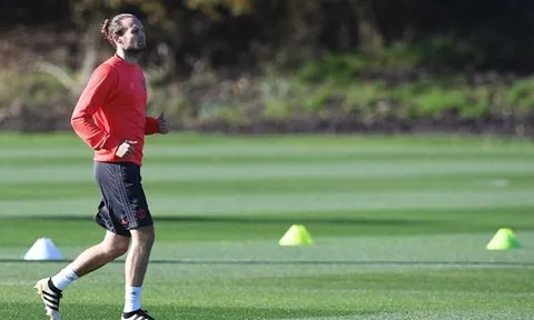 Glenn Hoddle hiến kế cho Mourinho cách dùng Daley Blind