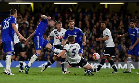 Góc HLV Trần Minh Chiến: Barca chật vật, Chelsea dễ thở, M.U trở lại
