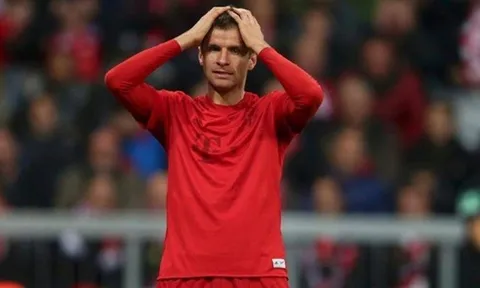 Gục ngã trên đất Nga, Bayern Munich chìm sâu vào khủng hoảng