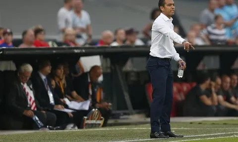 Hạ Mourinho, Van Bronckhorst nói gì?