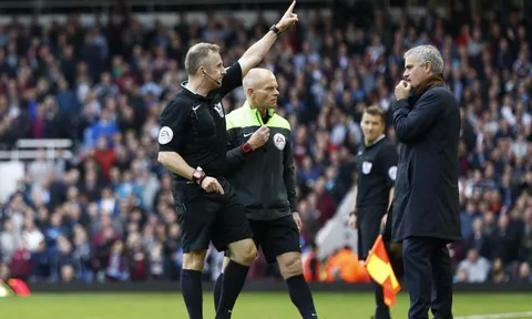 Hành động 'giận cá chém thớt' của Mourinho vs West Ham