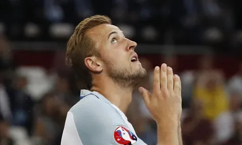 Harry Kane đá phạt góc, người Anh ngơ ngác