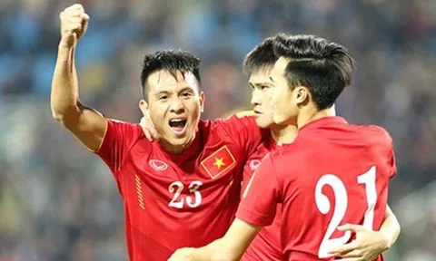 Hậu vệ tuyển Việt Nam lên bàn mổ trước thềm AFF Cup