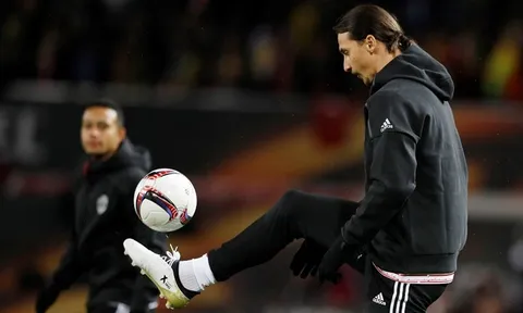 Hết mù quáng, Mourinho khiến Ibrahimovic lo lắng