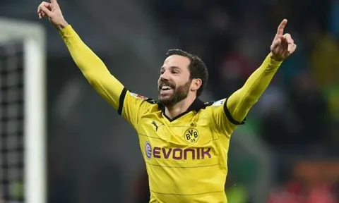 Hiệp hai thăng hoa, Dortmund ‘đánh tennis’ tại Signal Iduna Park