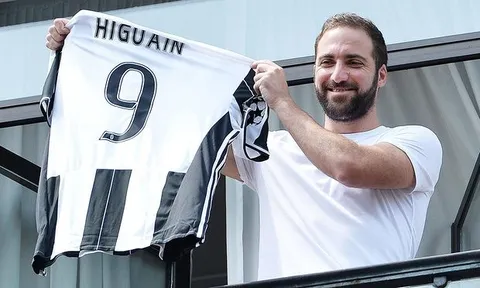 Bị gọi là "kẻ phản bội", Higuain đáp trả một cách bất ngờ