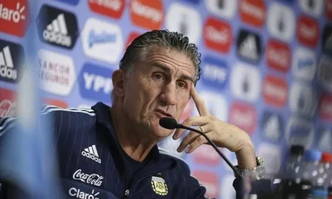 HLV Argentina nổi cáu với cách Barca 'chăm sóc' Messi
