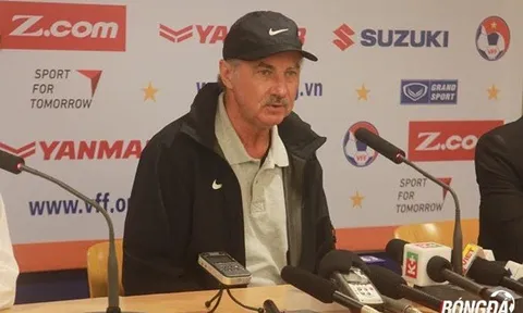 HLV Alfred Riedl: Trọng tài không nên thổi quả 11m với tuyển Việt Nam
