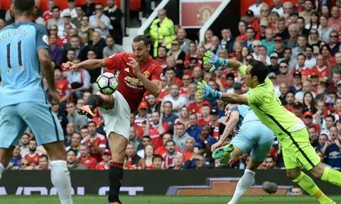 HLV Watford ví von Ibrahimovic "bất tử"