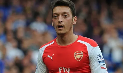 HLV Wenger: "Tôi không cần thuyết phục Mesut Oezil ở lại"