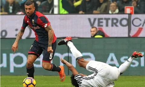 'Học theo' Milan, Juventus thảm bại trước Genoa