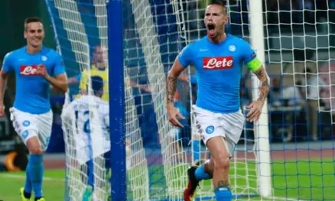 Hủy diệt Benfica, Napoli chễm chệ ở ngôi đầu bảng B