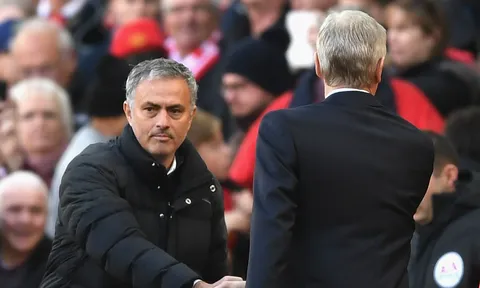 Huyền thoại Arsenal thề không tha thứ cho Mourinho