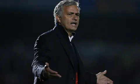 Huyền thoại Liverpool ủng hộ Mourinho, chỉ trích dư luận