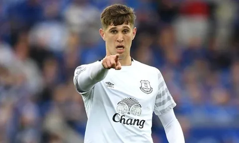 Huyền thoại M.U đốc thúc CLB chiêu mộ John Stones