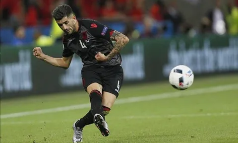 Barca chuyển hướng sang hậu vệ sáng giá của EURO 2016