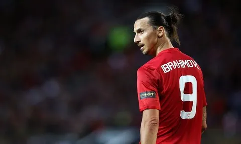 Ibrahimovic ngán ngẩm vì Rooney lười di chuyển