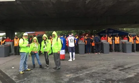 Nổ lớn bên ngoài sân vận động trước trận Pháp vs Iceland
