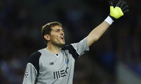Iker Casillas xô đổ kỷ lục của Xavi Hernandez tại Champions League