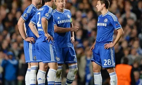 Chelsea phải vá gấp hàng thủ