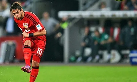 Tottenham bị chuyên gia đá phạt của Leverkusen “cưa đổ”