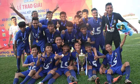 Chùm ảnh: U15 HAGL vỡ òa niềm vui vô địch