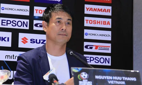 HLV Hữu Thắng: "Tôi ngỡ ngàng khi các bạn đánh giá cao ĐT Việt Nam"