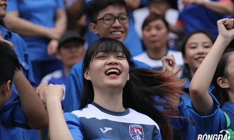 Fan nữ "đốt lửa" khán đài sân Cẩm Phả