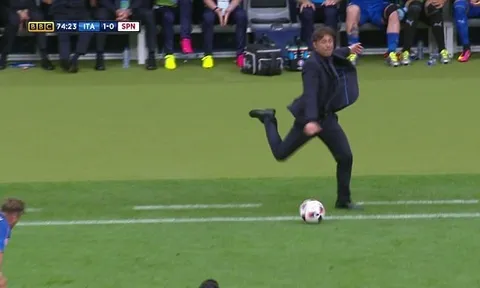 Bình luận: Italia - Chất lửa bên ngoài đường pitch