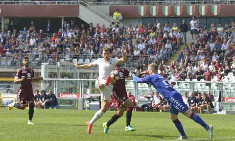 Joe Hart chơi cực hay giúp Torino đả bại AS Roma