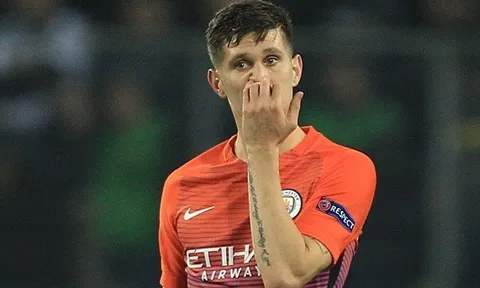 John Stones bị mỉa mai chơi bóng như con nít