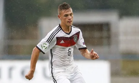 Joshua Kimmich, ngôi sao trẻ nhất trong danh sách rút gọn của UEFA