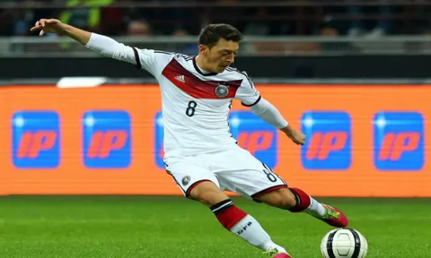Khả năng kiến tạo đỉnh cao của Mesut Oezil