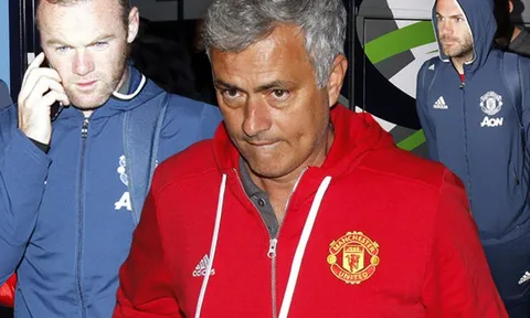 Khi Mourinho làm giống Van Gaal