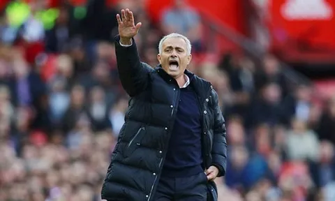 Khi Mourinho nổi điên, cầu thủ MU nên làm gì?