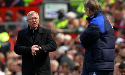 Khoảnh khắc cực kỳ hài hước của Sir Alex Ferguson