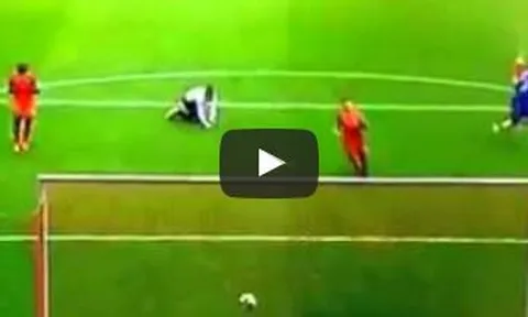 Khoảnh khắc khiến Steven Gerrard bị châm biếm ê chề
